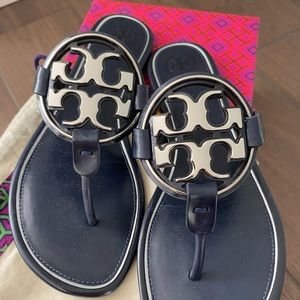 New!! Tory Burch Miller flip flop Navy sz 8